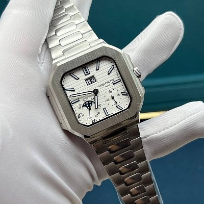 Механика премиум класса Patek Philippe Cubitus 45 мм