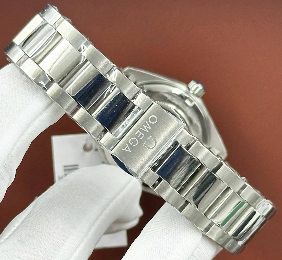Женские часы Omega Seamaster Aqua Terra