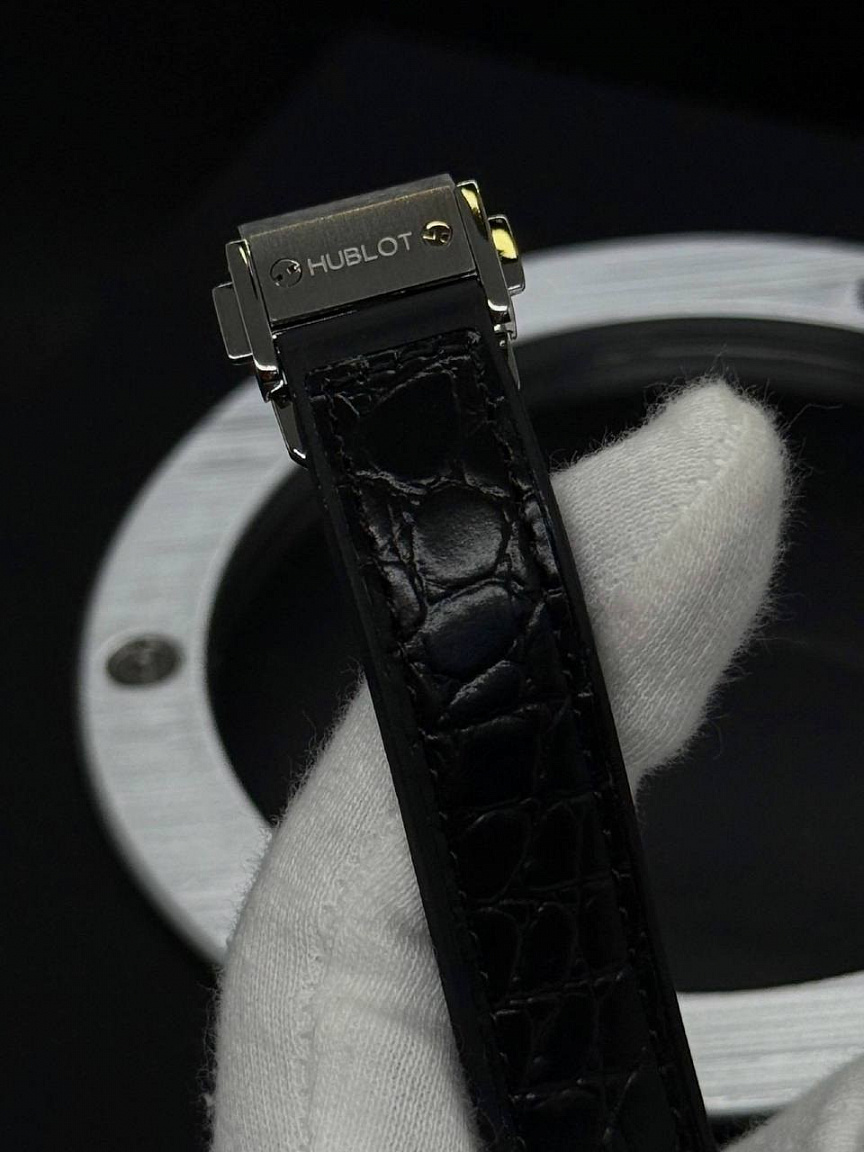 Часы Hublot Classic Fusion 34 мм: стальной корпус 316L, муассаниты на безеле и чёрный циферблат
