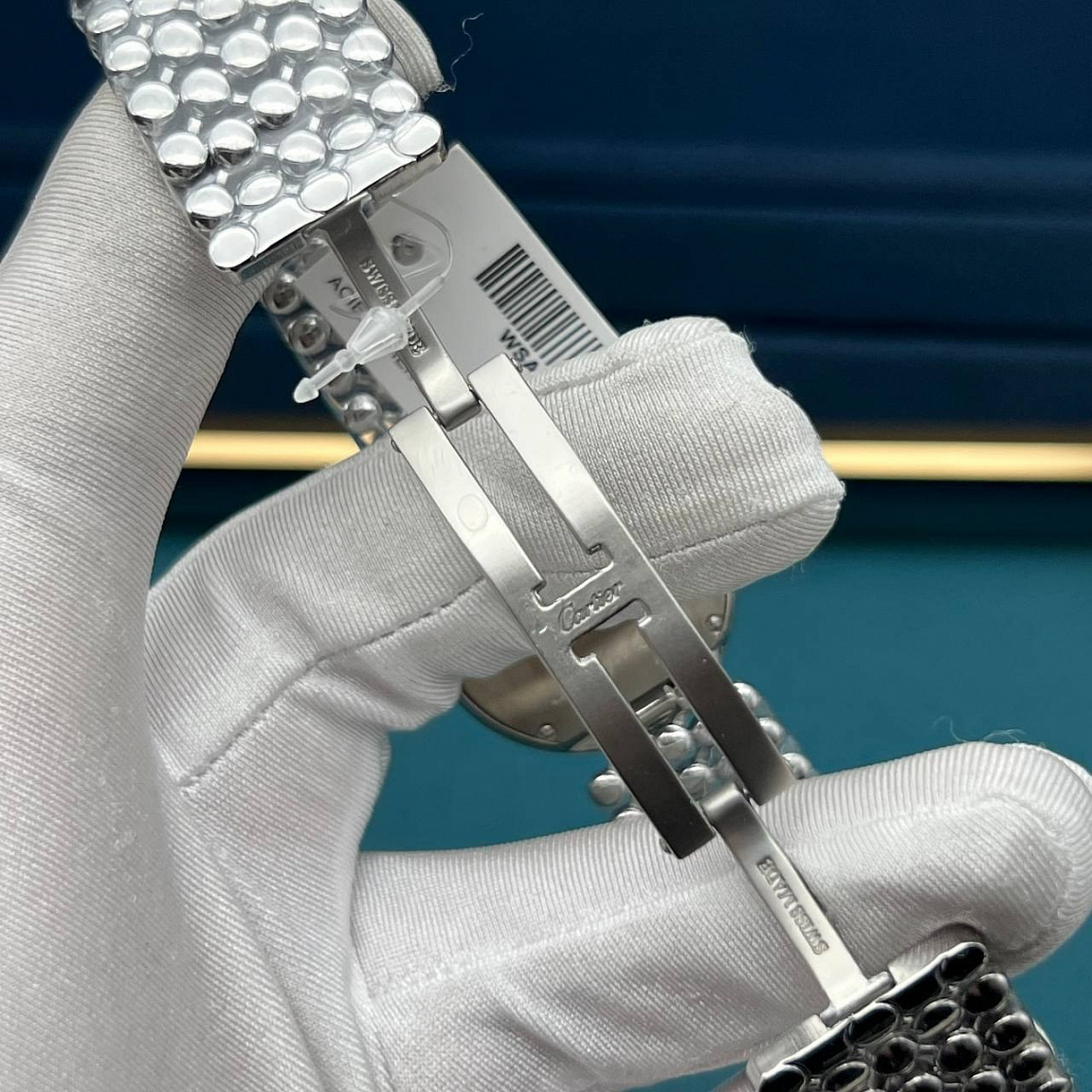 Cartier Ballon Blanc de Cartier 30 мм: римские цифры на перламутровом циферблате, сверкающие вставки на безеле