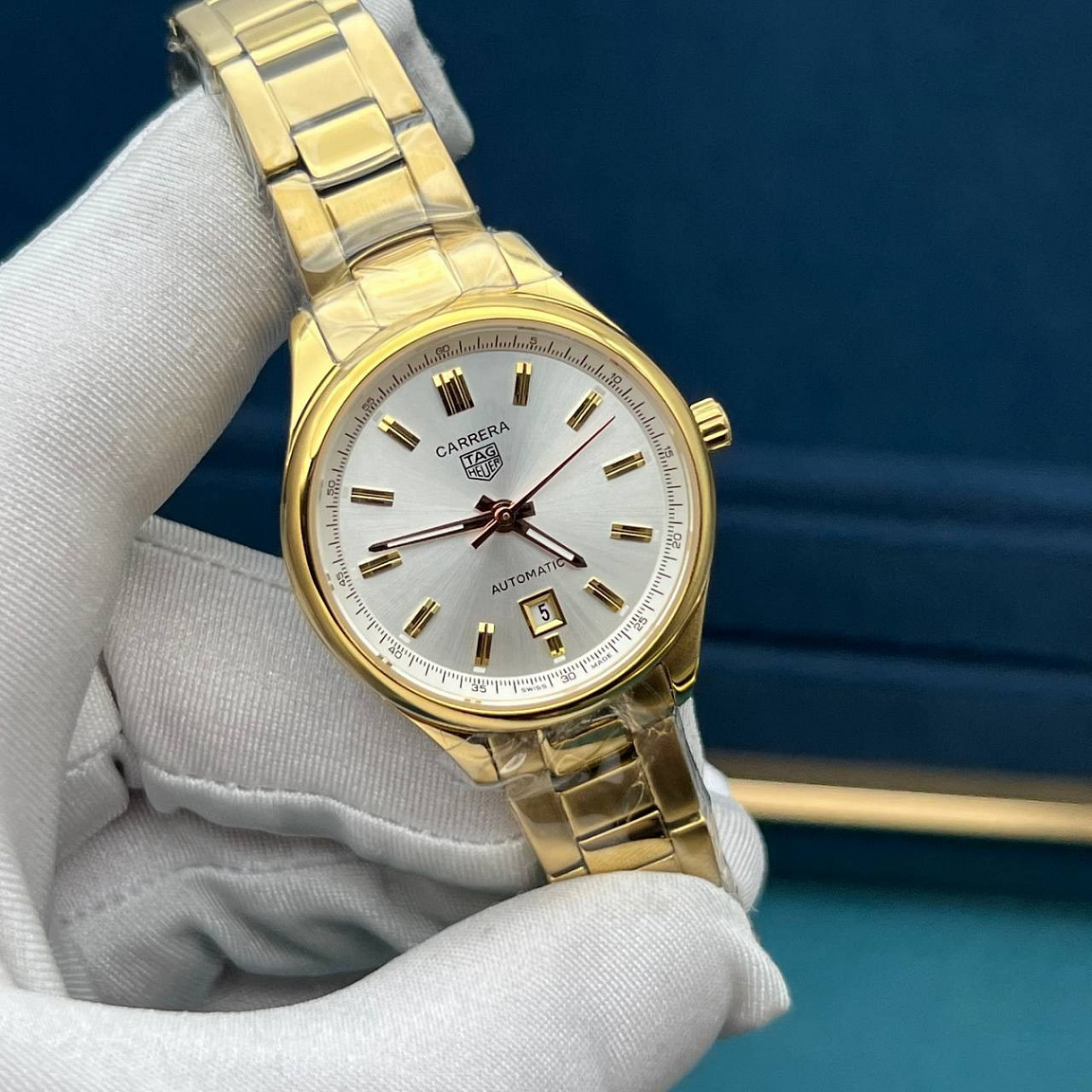 TAG Heuer Carrera 31 мм: серебристый циферблат, корпус и браслет из часовой высококачественной полированной стали 316L