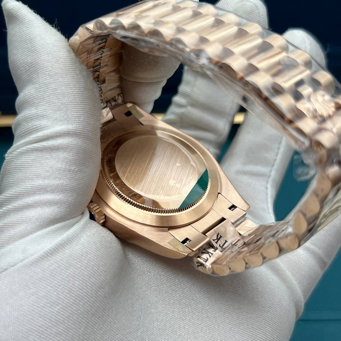 Часы Rolex Day-Date II 41 мм с коричневым циферблатом, рифлёным безелем и стальным браслетом под жёлтое золото