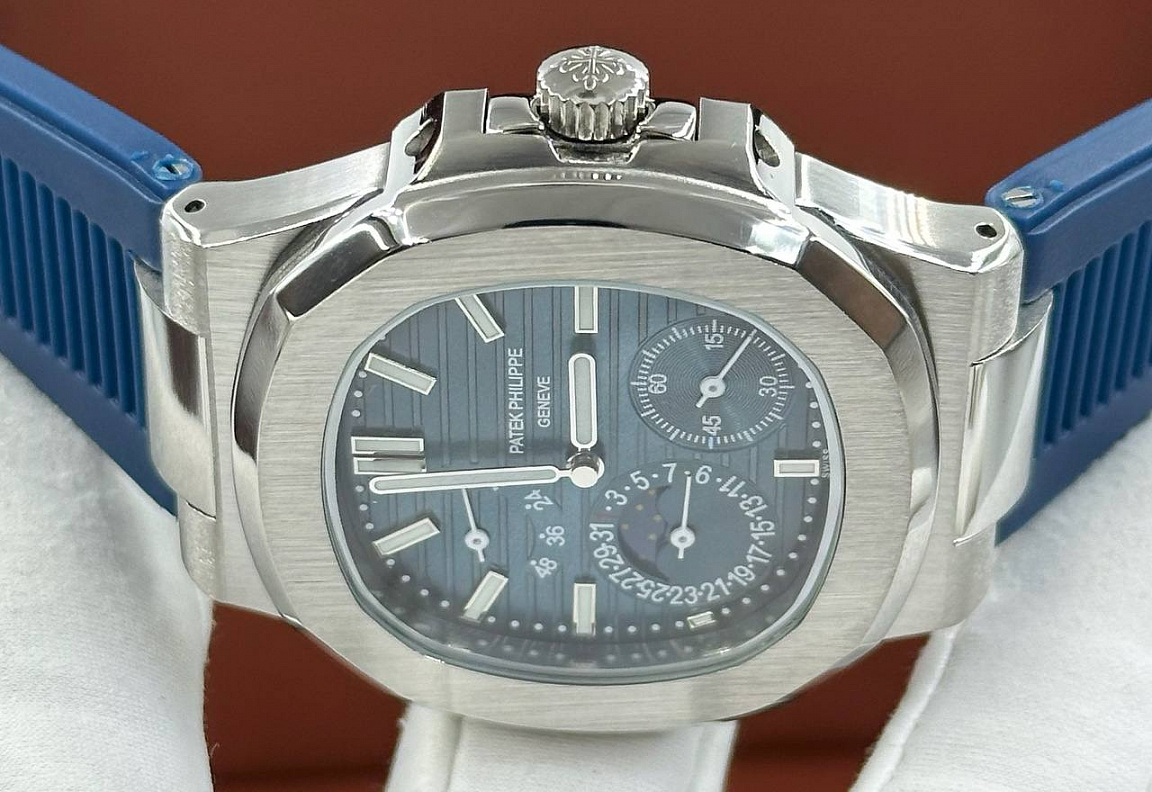 Популярные часы Patek Philippe - Nautilus Annual Calendar