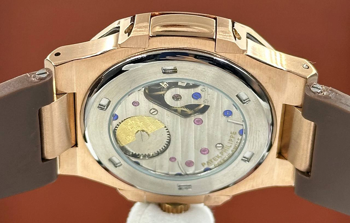 Популярные часы Patek Philippe - Nautilus Annual Calendar
