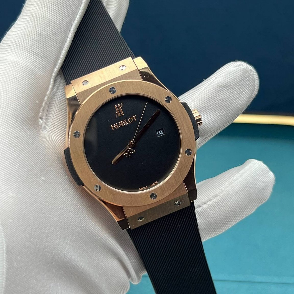 Hublot Classic Fusion 45 мм: корпус и застёжка из высококачественной стали со стойким PVD покрытием золотистого оттенка