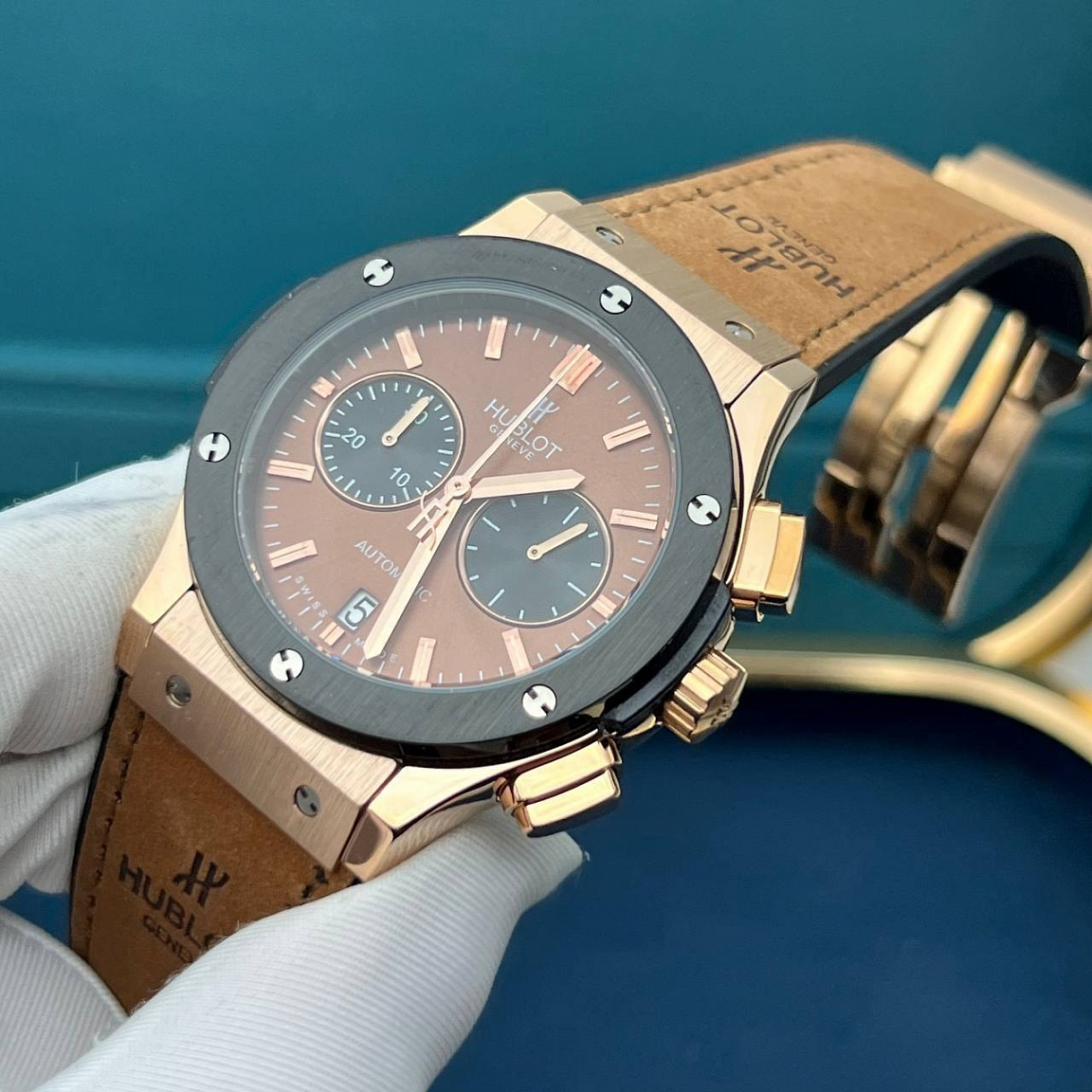 Hublot Classic Fusion Chronograph 45 мм: чёрный безель с шестью винтами и два счётчика на коричневом циферблате