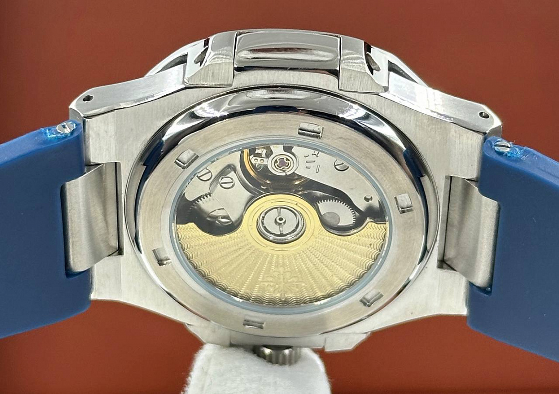 Популярные часы Patek Philippe - Nautilus Annual Calendar