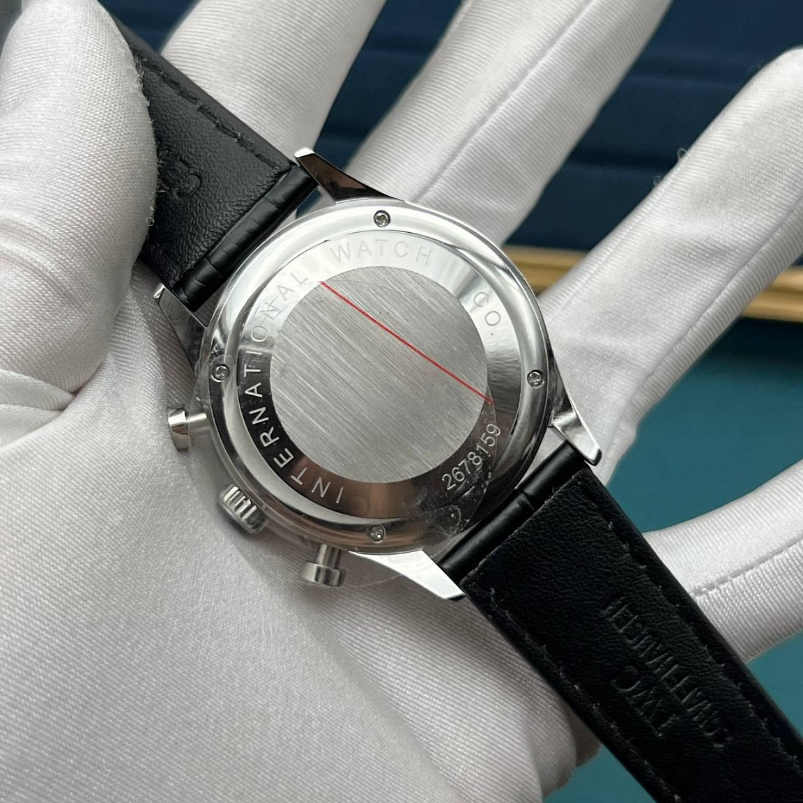 Часы IWC Portugieser 41 мм: корпус из нержавеющей стали 316L с PVD под розовое золото, белый циферблат, кожаный ремешок
