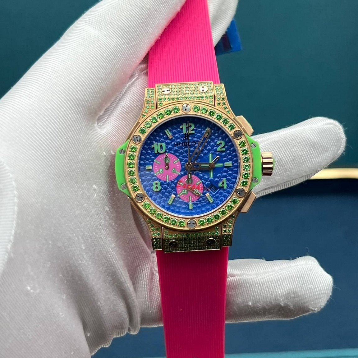 Часы Hublot Big Bang Tutti Frutti: корпус 41 мм из стали 316L с покрытием, синий циферблат и розовый ремешок