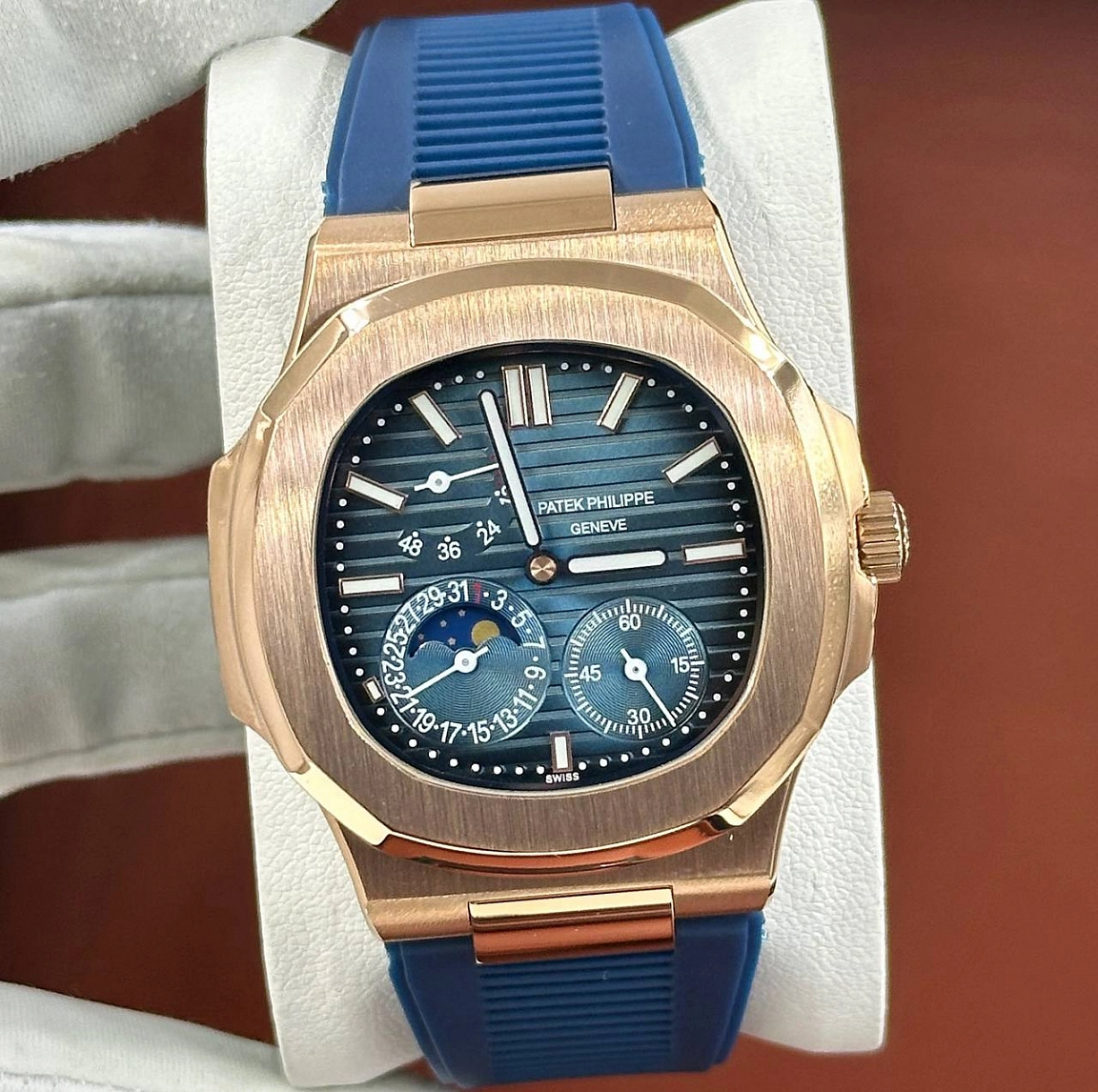 Популярные часы Patek Philippe - Nautilus Annual Calendar